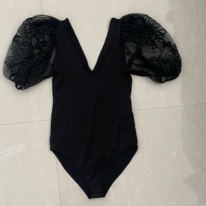 Worn once. V neck & balloon sleeves body suit. Size S. Zara